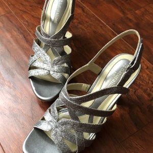 Naturalizer Delma Silver platform sandals Size 6